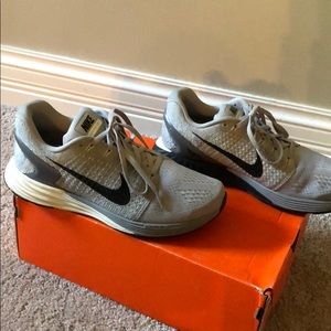 Nike Lunarglide 7 Grey Tennis Shoes